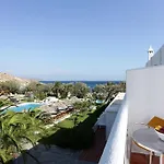 Aphrodite & 4*